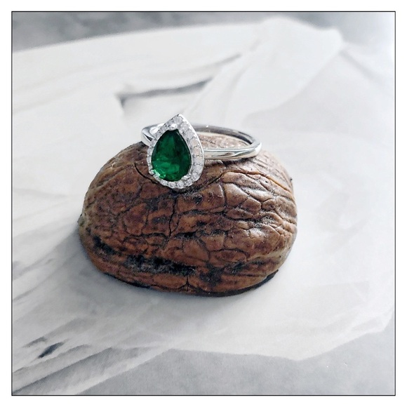 NEW Sterling Silver Pyriform Emerald And Pave AAA+ CZ Ring Size 7 - Picture 2 of 3